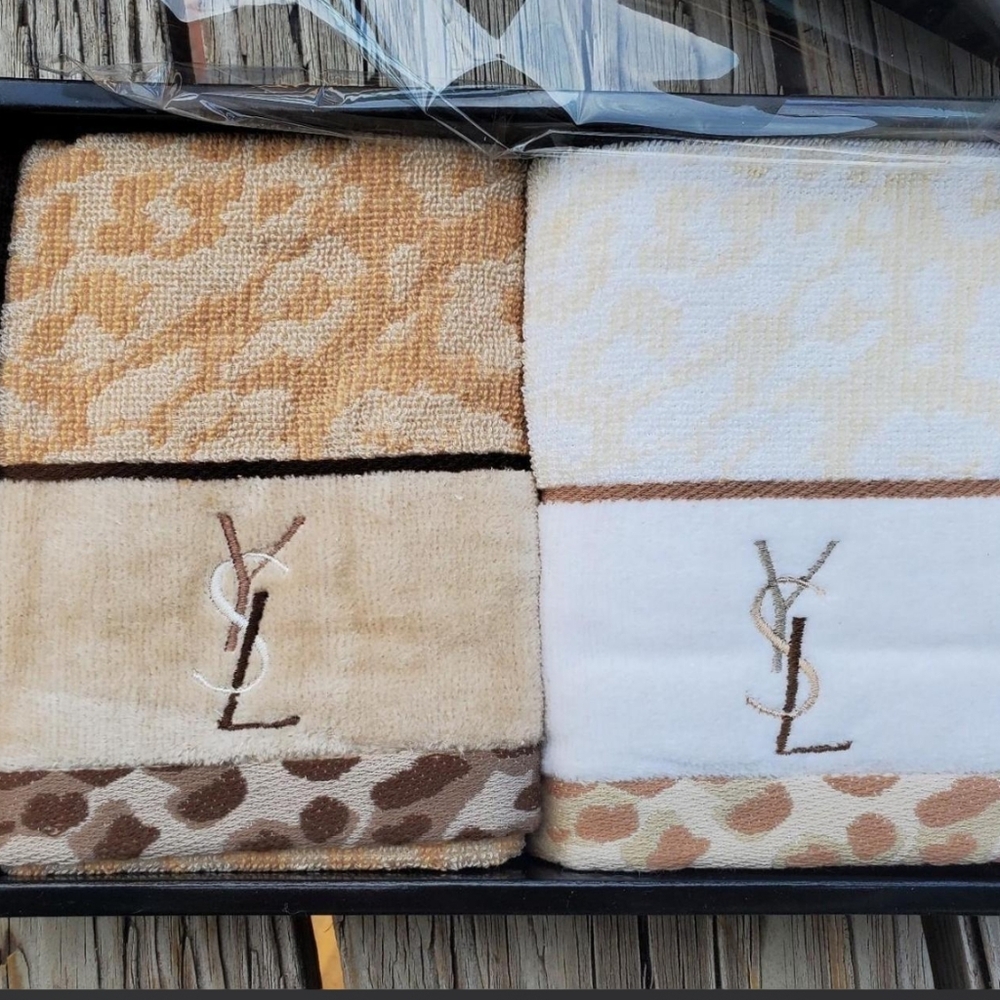 Yves Saint Laurent Towels Set